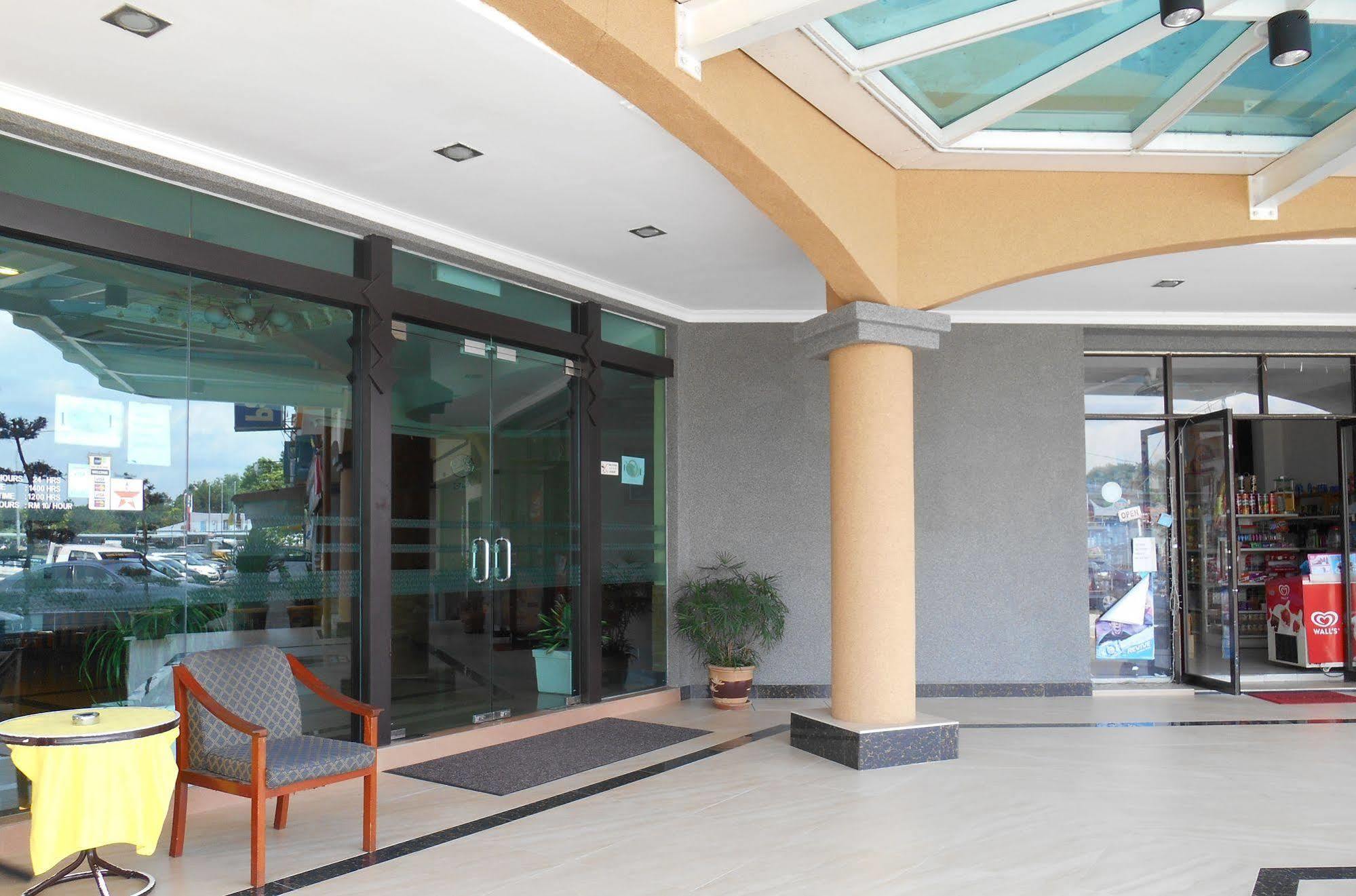 Sai Villa Hotel Near Klia & Klia2 Nilai Exterior foto