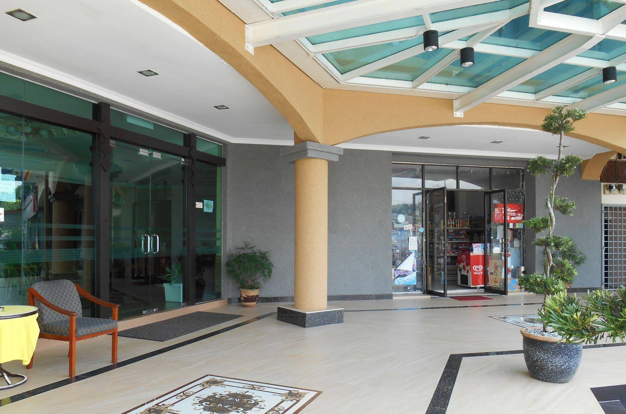 Sai Villa Hotel Near Klia & Klia2 Nilai Exterior foto