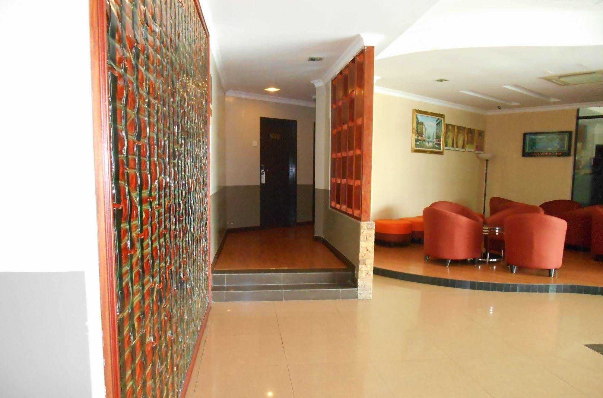 Sai Villa Hotel Near Klia & Klia2 Nilai Exterior foto